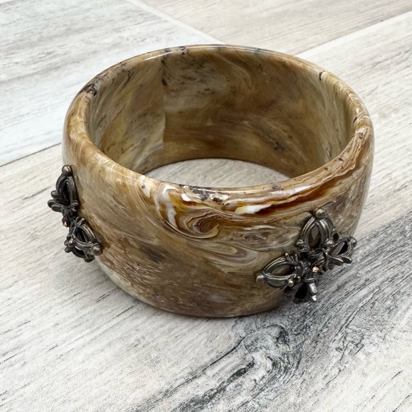 Tan Marbled Bangle with Metal Accents - Picture 1 of 3